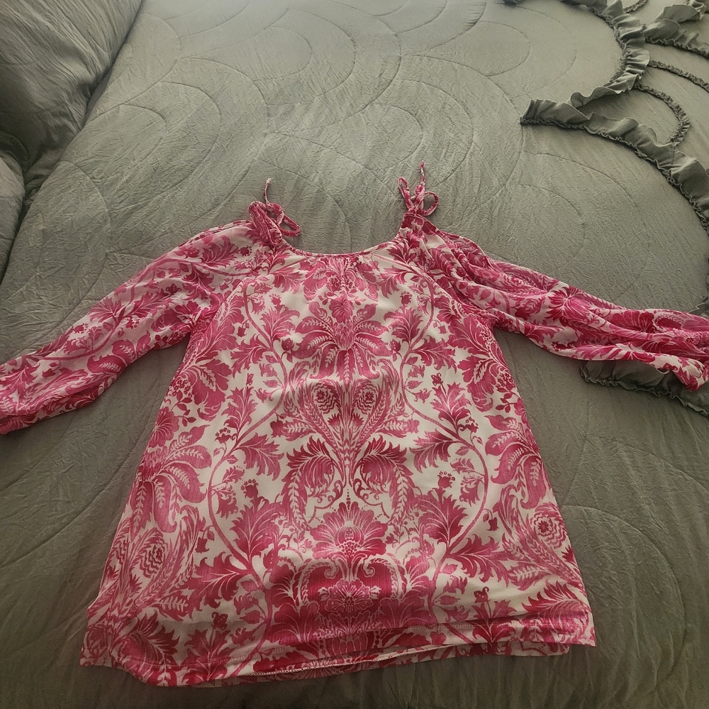 Shoulder cut blouse - Picture 3 of 5